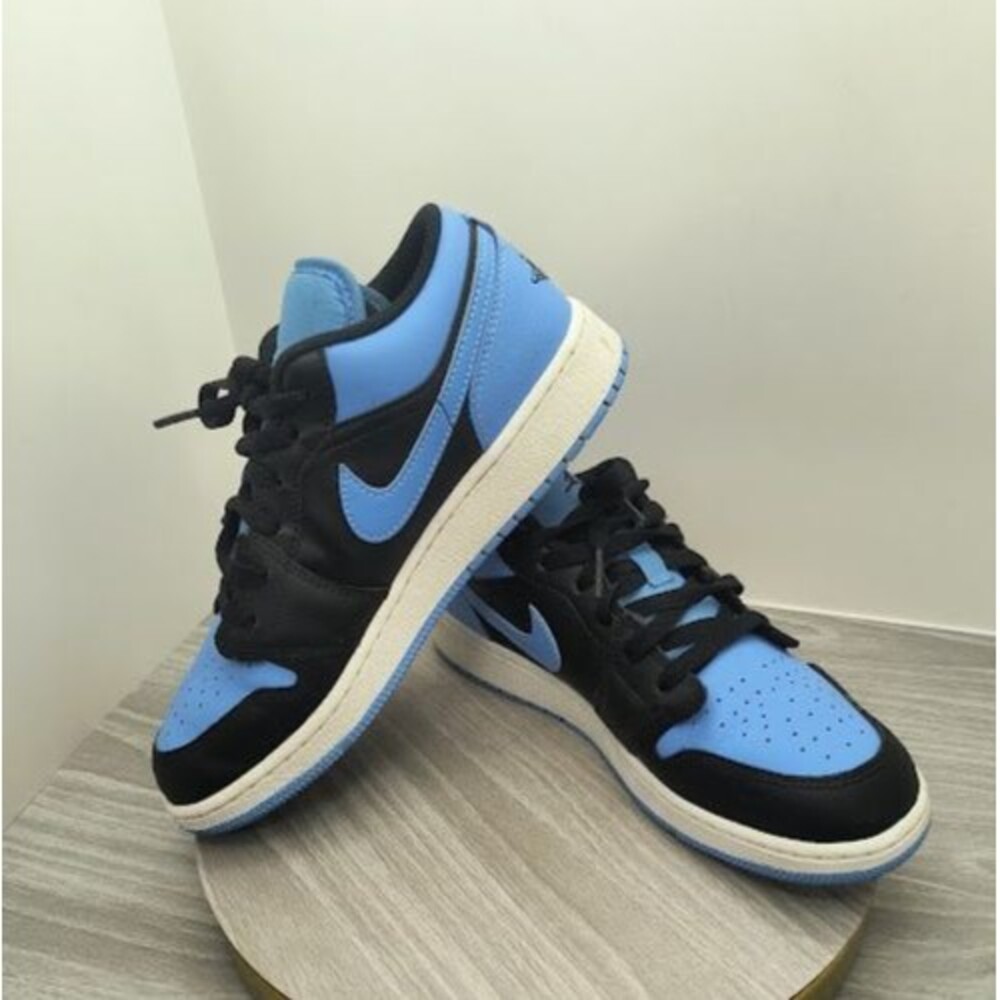Nike Air Jordan 1 Low GS University Blue Black size 7Y With Box
